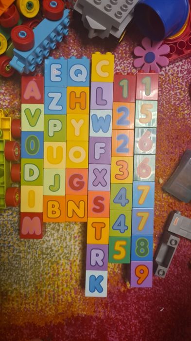 LEGO DUPLO peste 500 piese 7 seturi plus multe alte piese