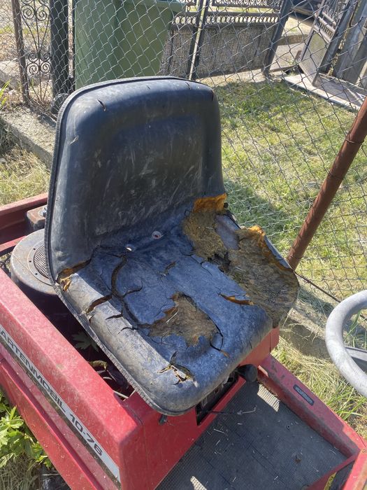 Vând Tractoras gazon