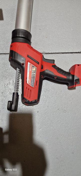 Milwaukee,Wurth pistol de silicon pe acumulator
