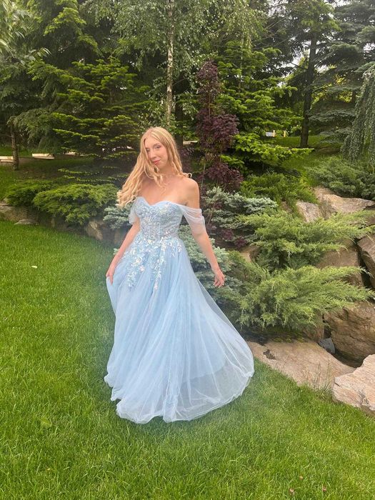 Vand rochie eleganta purtata o singura data la banchet marimea M