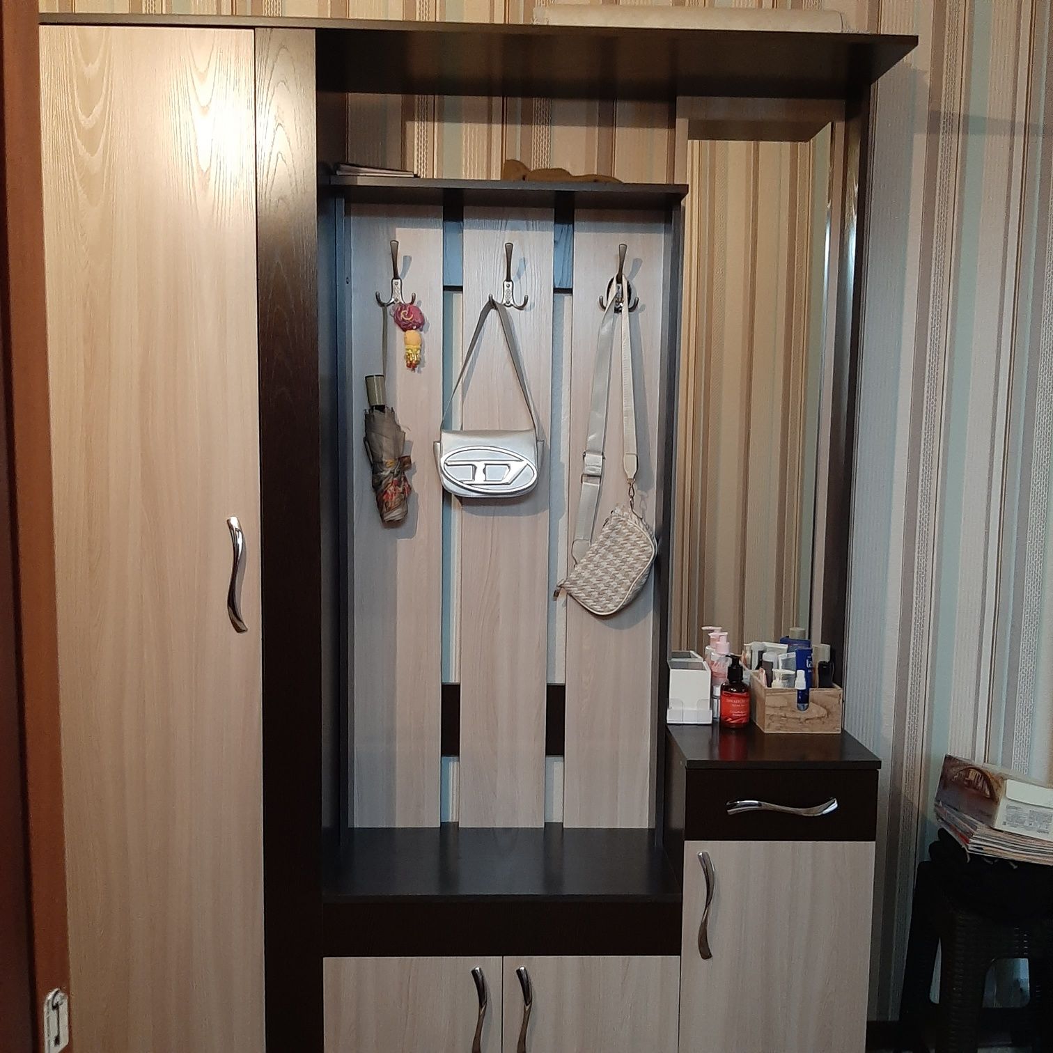 Срочно продам шкаф для прихожей