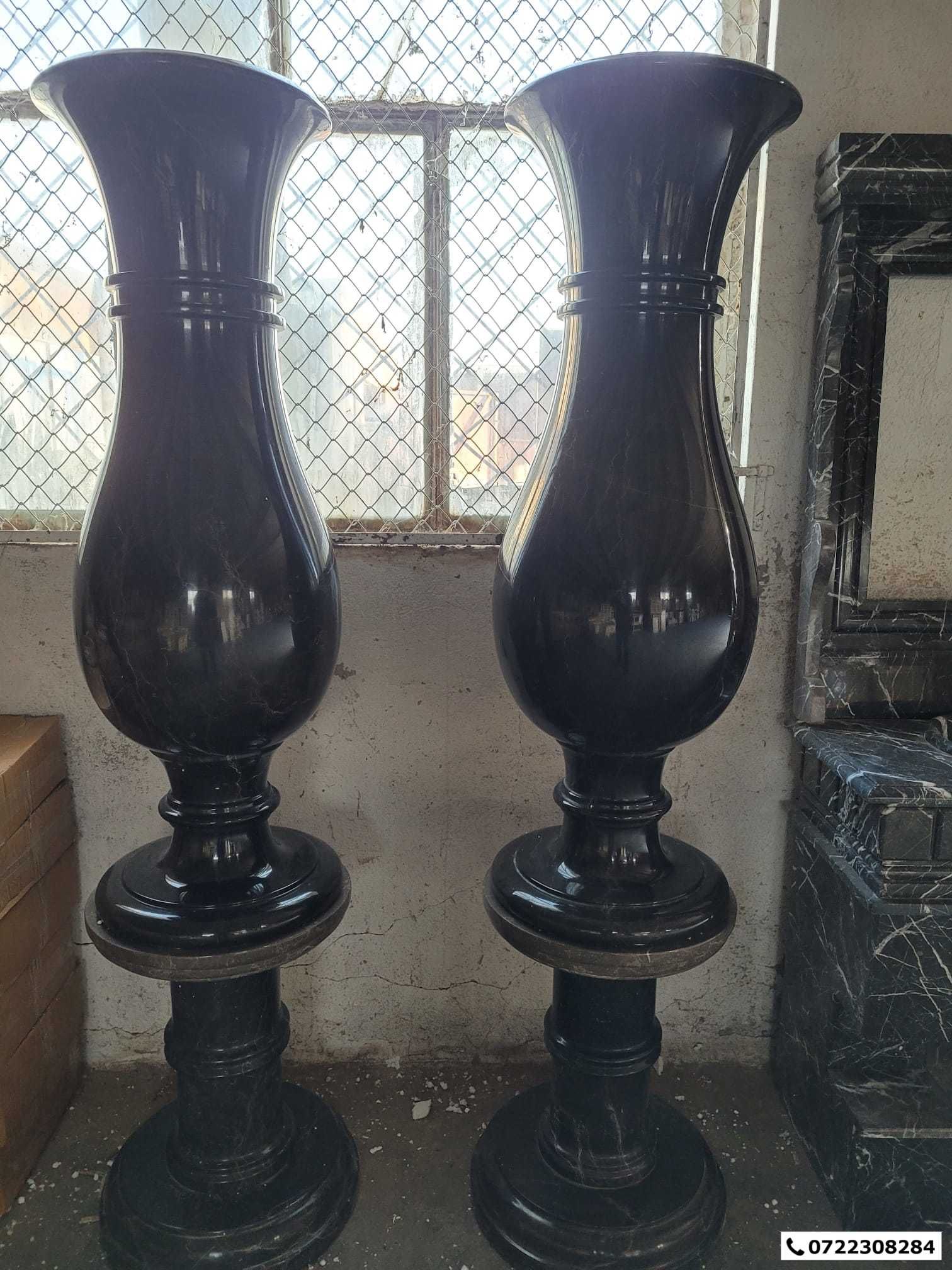 Vaze din marmura neagra