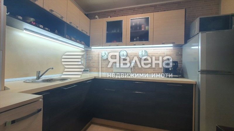 Продава се Тристаен апартамент в Бургас, Възраждане - 94 кв.м за 1437 €/кв.м - Снимка #4