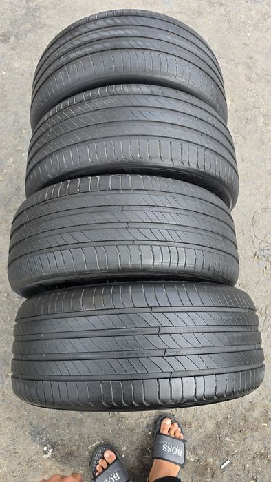245/45/R19 Michelin pilot sport