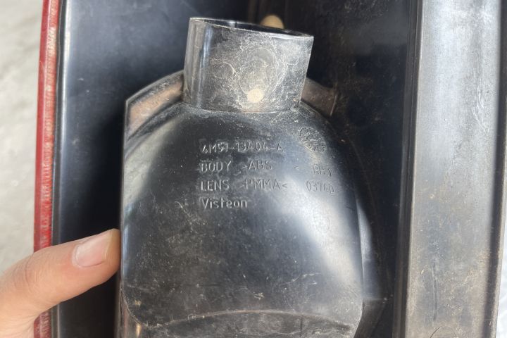 Lampa / Tripla stop dreapta pe aripa 4M5113404A / 4M51-13404-A Ford F