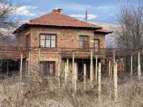 КЪЩА с РЗП 120 кв.м., двор 5.200 дка, село Марино поле