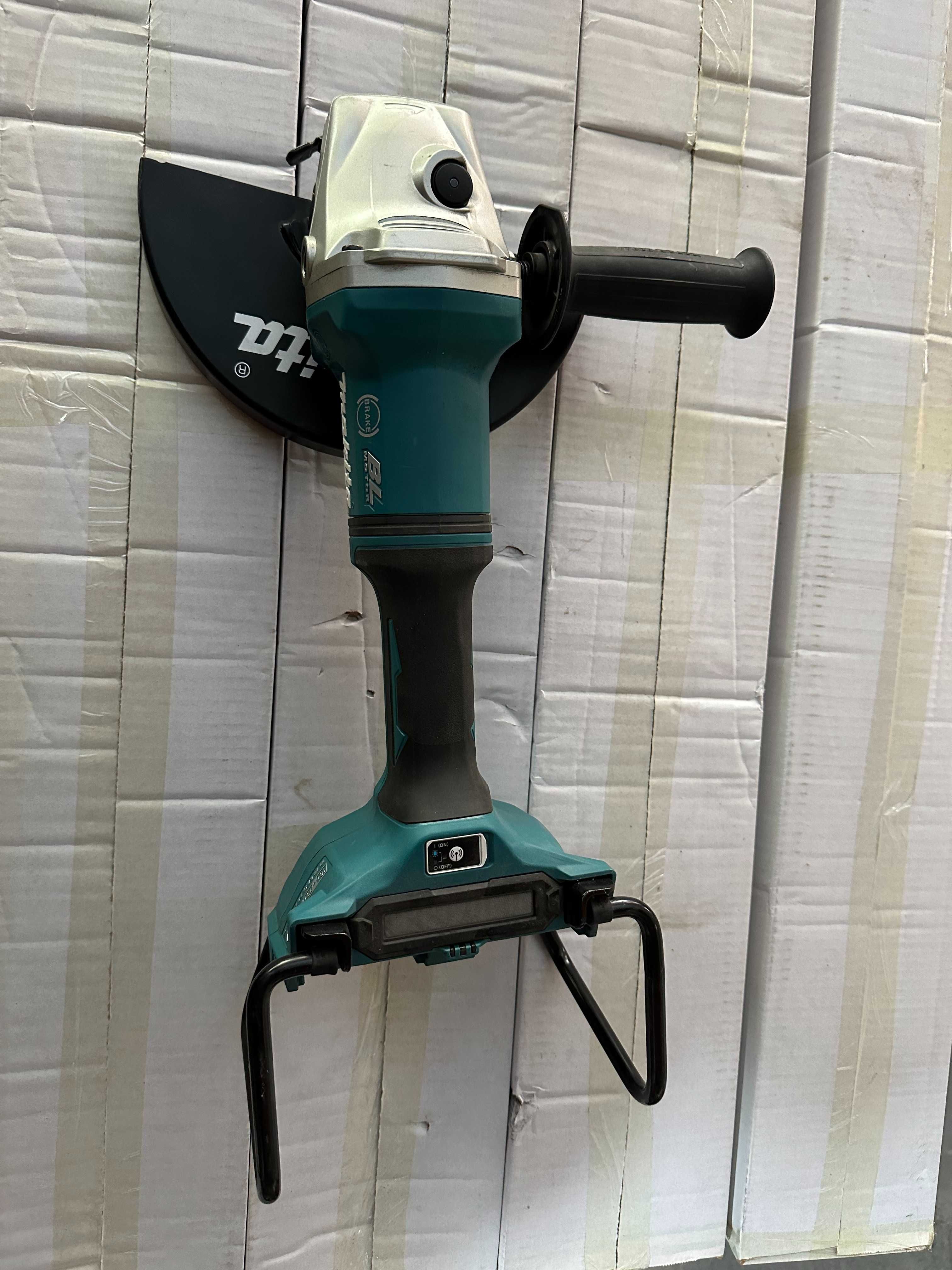 БЕЗ ОПАКОВКА Акумулаторен ъглошлайф Makita DGA901ZU