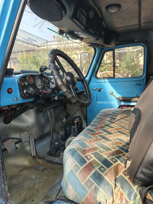 Бинзавоз сотилади мотор каробка яхши балонлари  80%90 йил 1990