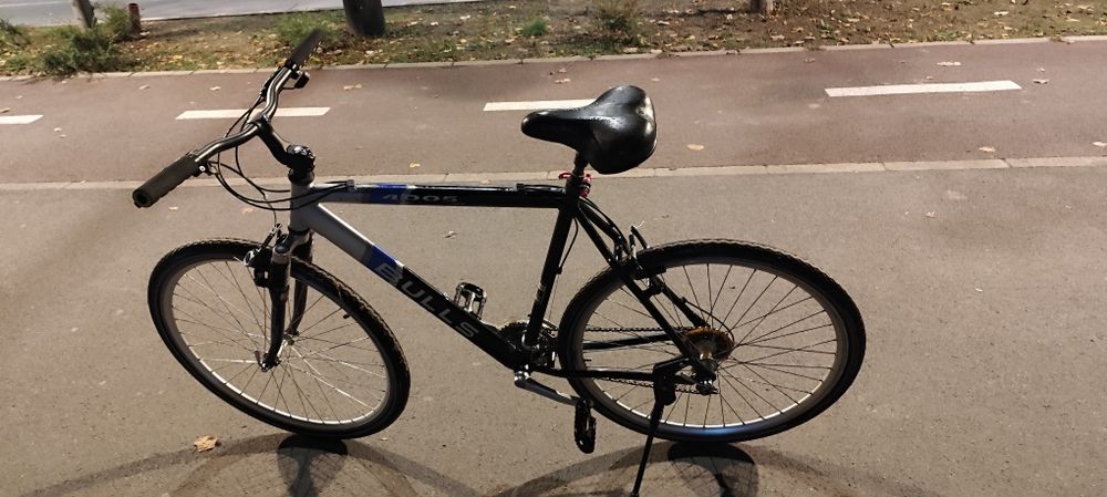 Vând bicicletă Bulls cadru de aluminiu 54 cm 22 inch 24 viteze roți 28