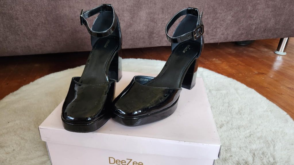 Елегантни обувки DeeZee БОРДО