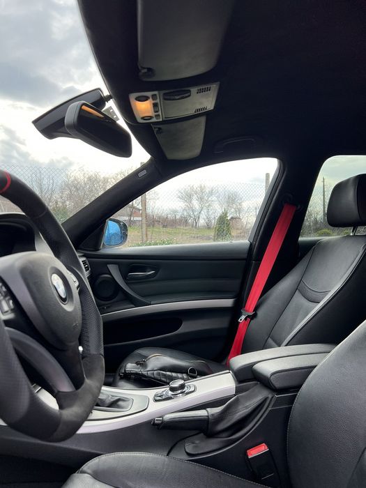 Цветни колани за автомобили