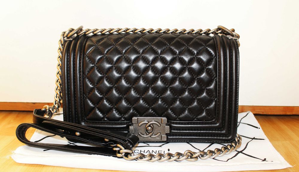 Дамската чанта Chanel Boy
