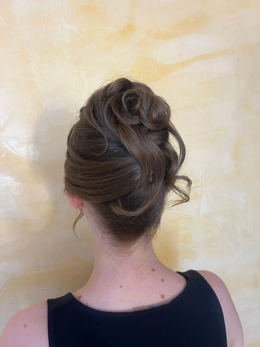 Machiaj Make-up + coafat de la 180 RON