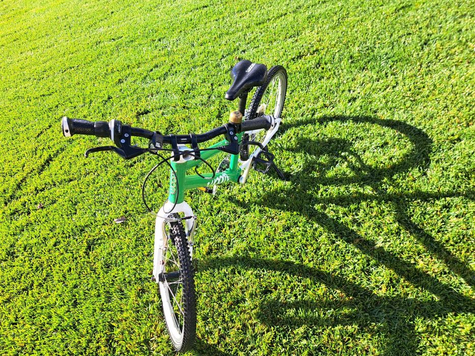 WOOM 4 bicicleta si casca