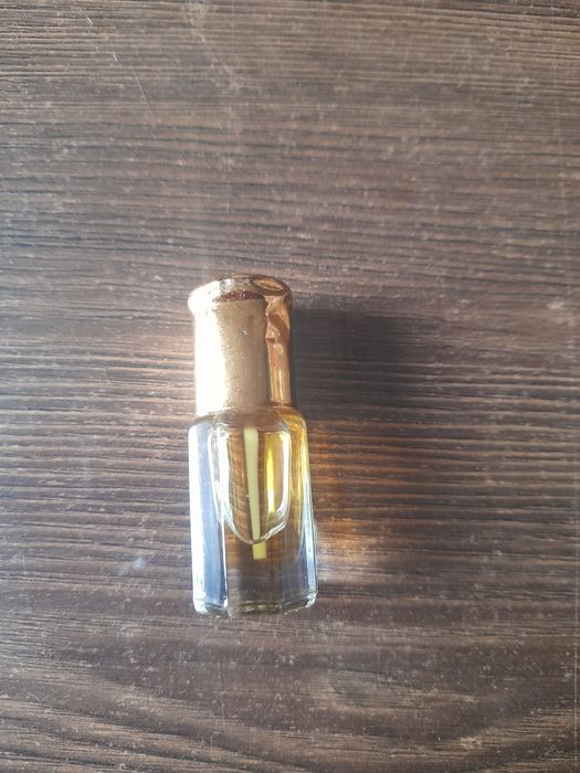 Аромат привезли из Мекки в  подарок к покупкам