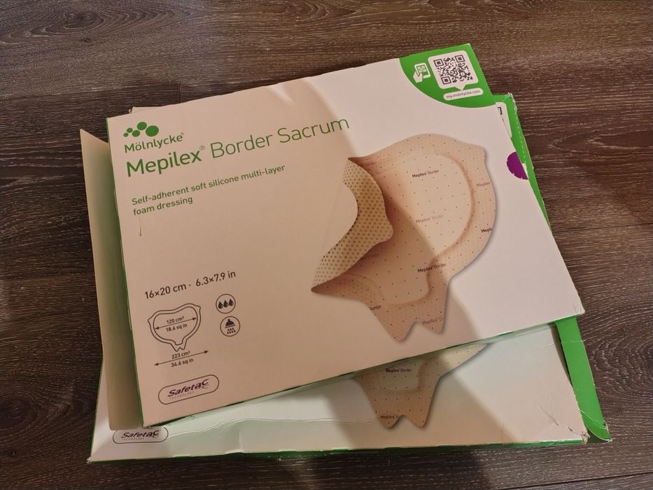 Vând 4 cuti pansamente MEPILEX