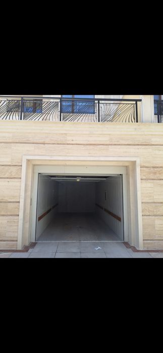 Дава се под наем Гараж / Паркомясто в София, Зона Б-5 - 15 кв.м за 100 € - Снимка #1