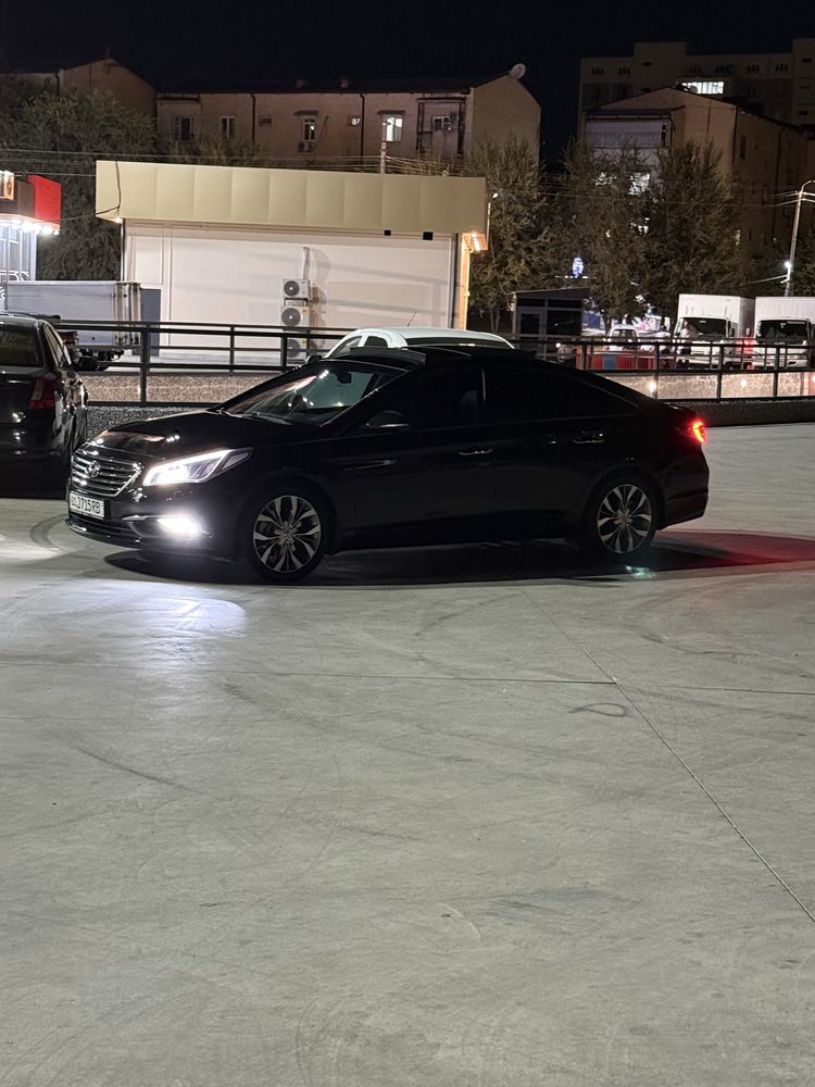 Hyundai  Sonata.  2015 yil. Kraskasi  toza