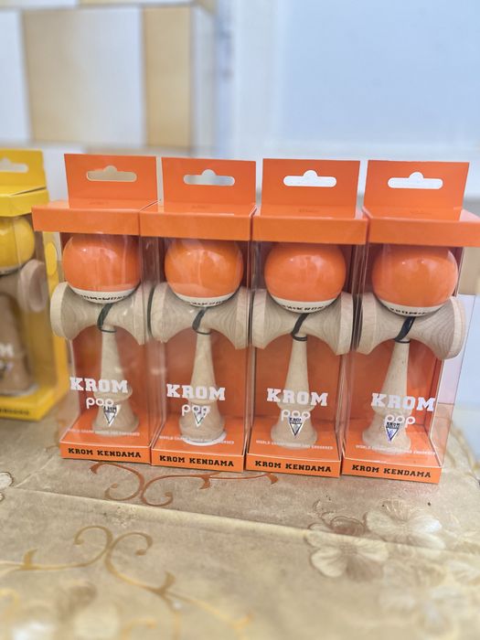 Kendama krom toate culorile