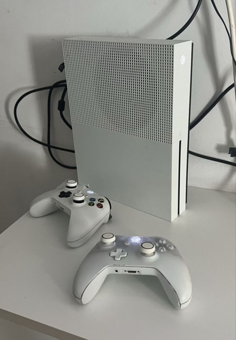 Vând/schimb x box one s