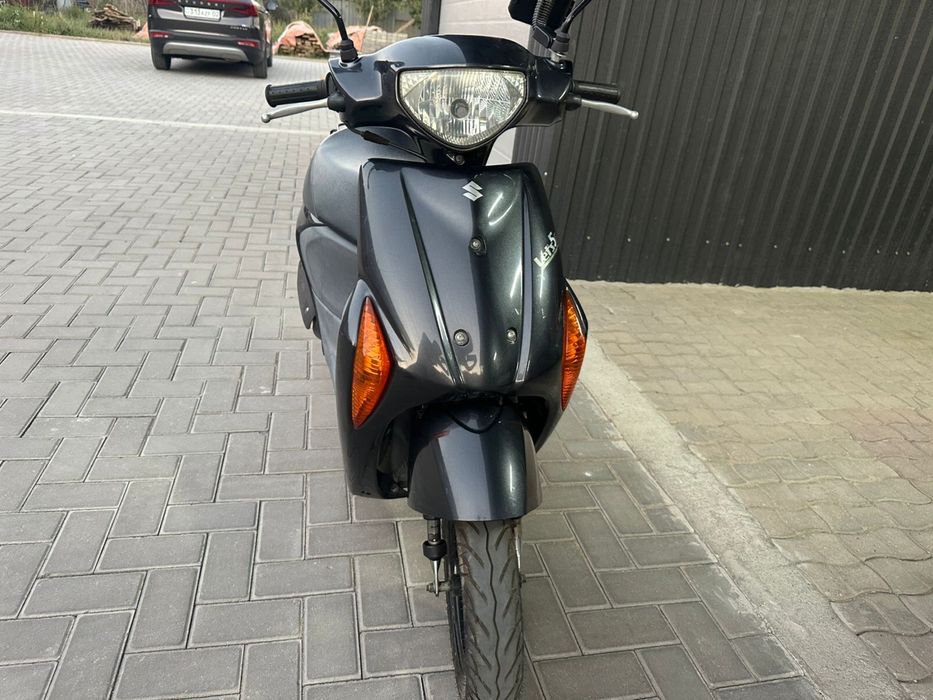 Скутер Suzuki lets 5