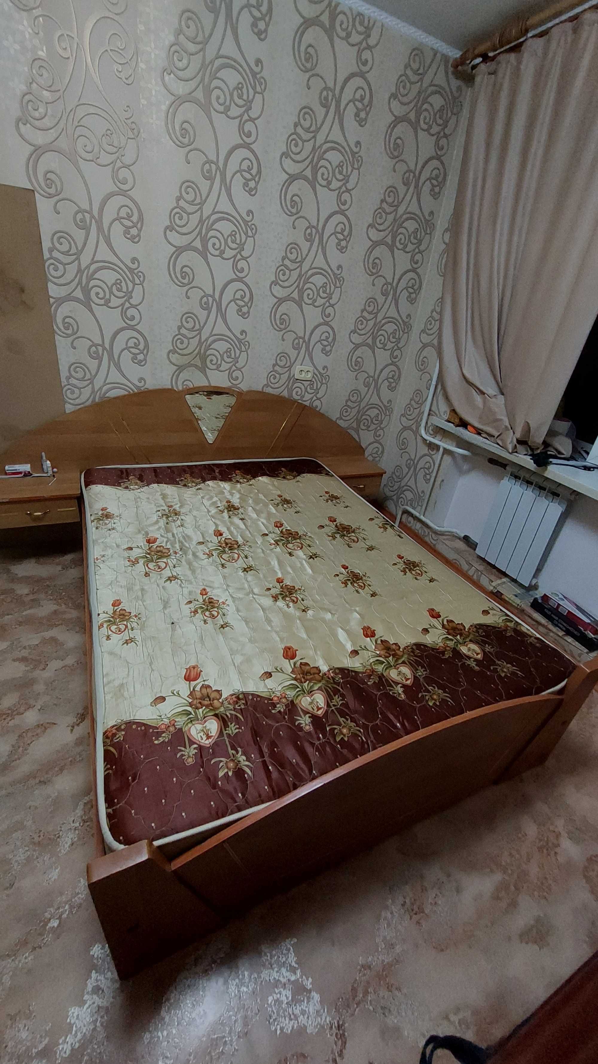 Двуспальная кровать