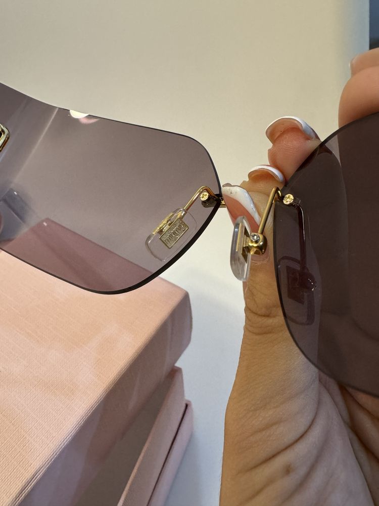 Очки солнцезащитные Miu Miu 2024 тренд