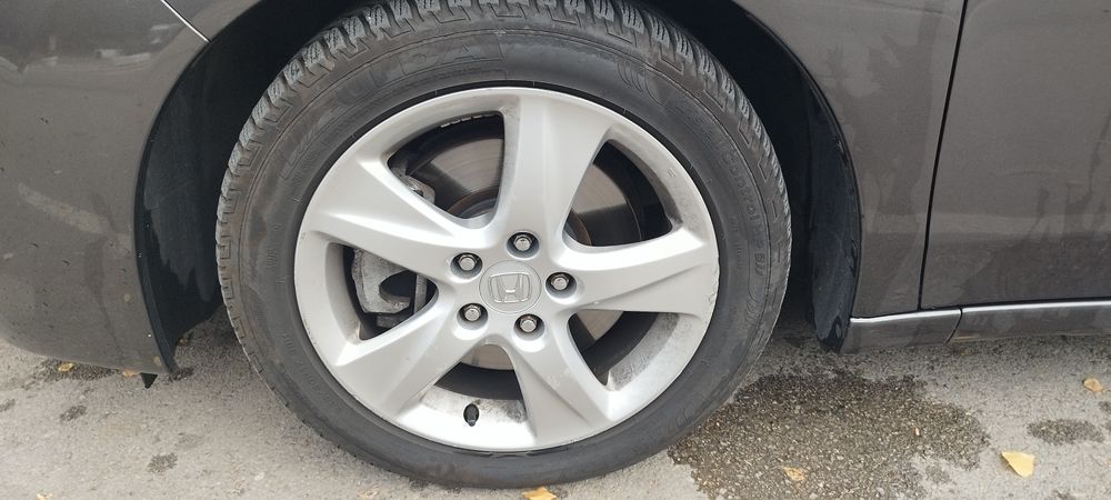 2 броя зимни гуми, 2 броя всесезонни