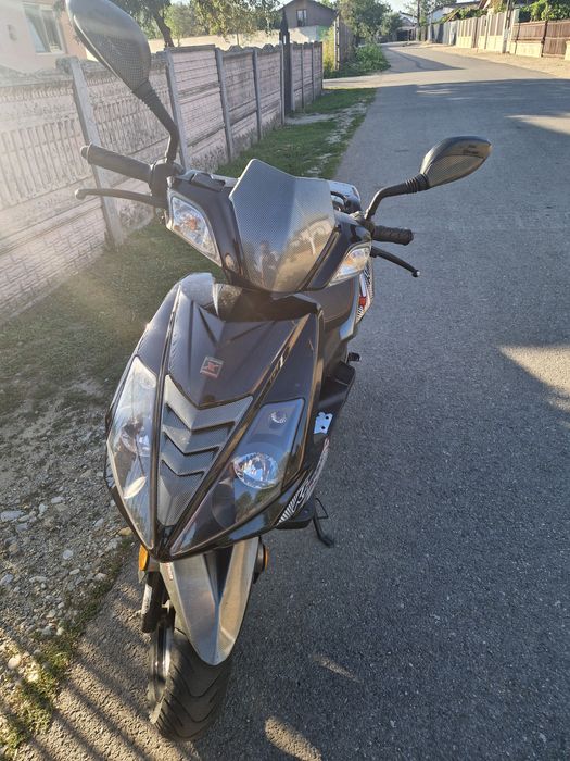 Vând scuter 49c in 2 timpi