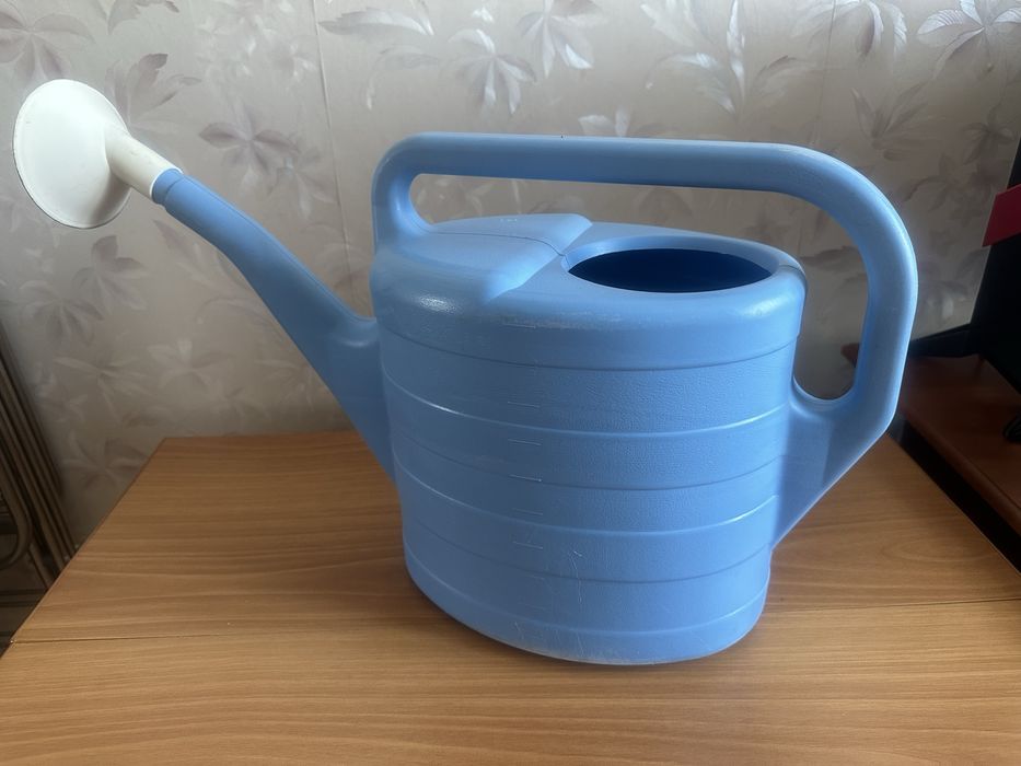 Продам лейку для полива