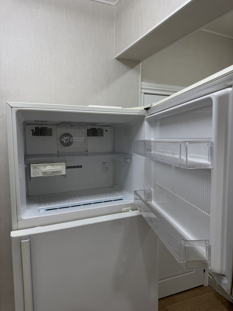 Продаётся холодильник LG GR-M562YQ.