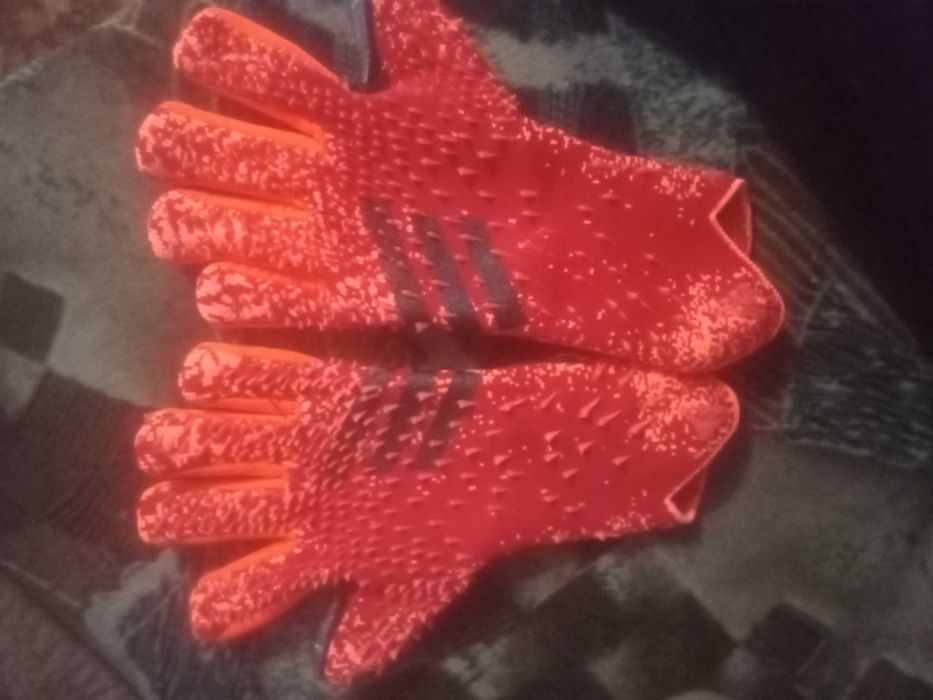 Продам вратарьские перчатки подросковые новые за 7000 тг