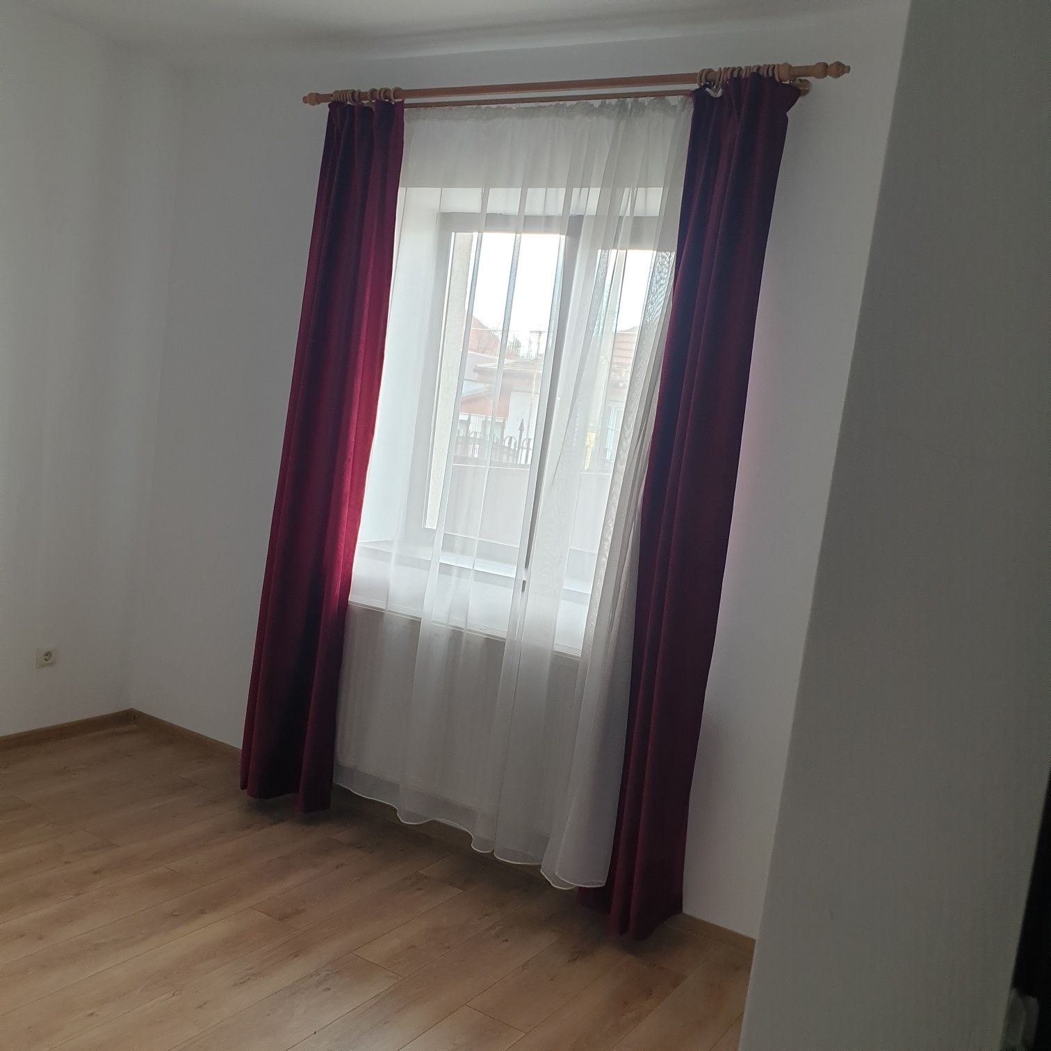 Inchiriez la una  sau două persoane, sau o familie din două persoane