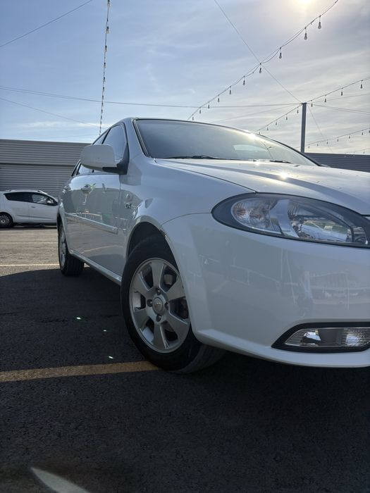 Продам gentra белый