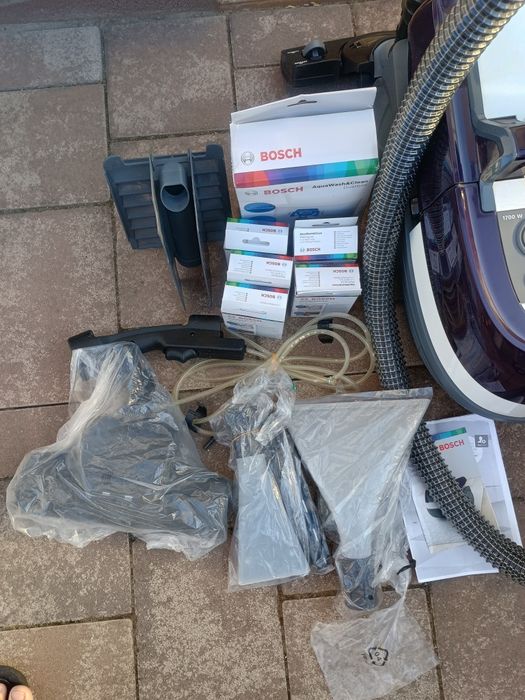 Aspirator cu spalare BOSCH AquaWash&Clean, 5l, 1700W,