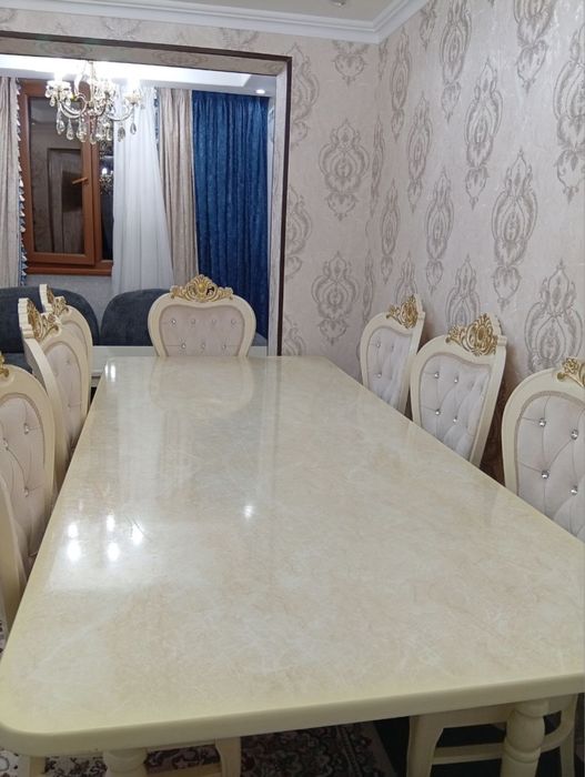 Стол со стульями