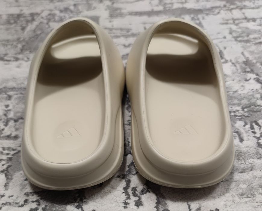Yeezy Slides, 42 EUR