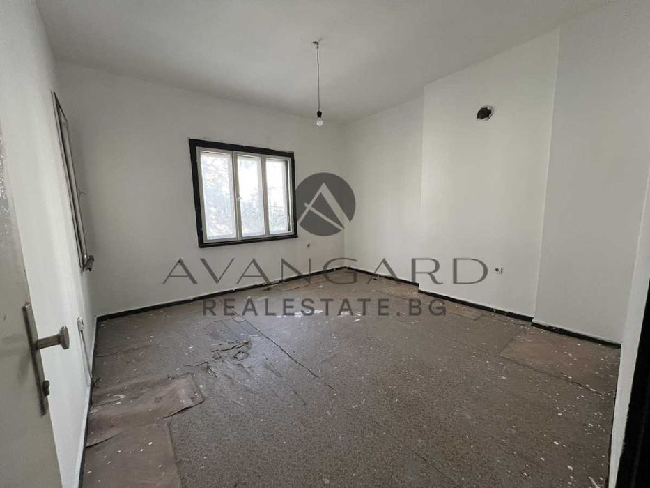 Продава се Четиристаен апартамент в Пловдив, Център - 159 кв.м за 1876 €/кв.м - Снимка #3