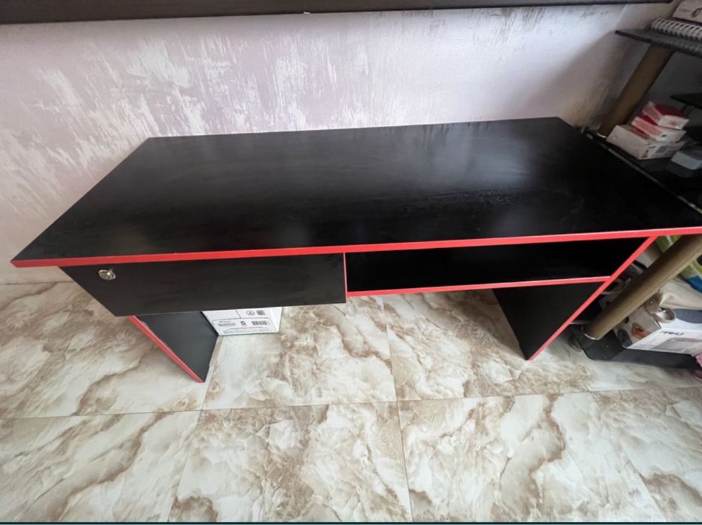 ПРОДАМ срочно стол для ПС