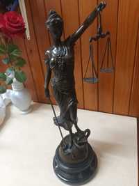 Statuia Justiției din bronz masiv