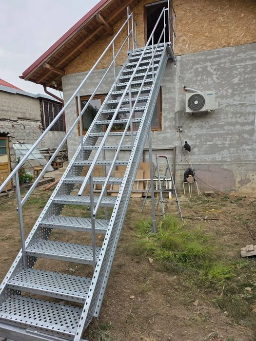 Scări metalice galvanizate la orice demisiune asiguram transport ori u
