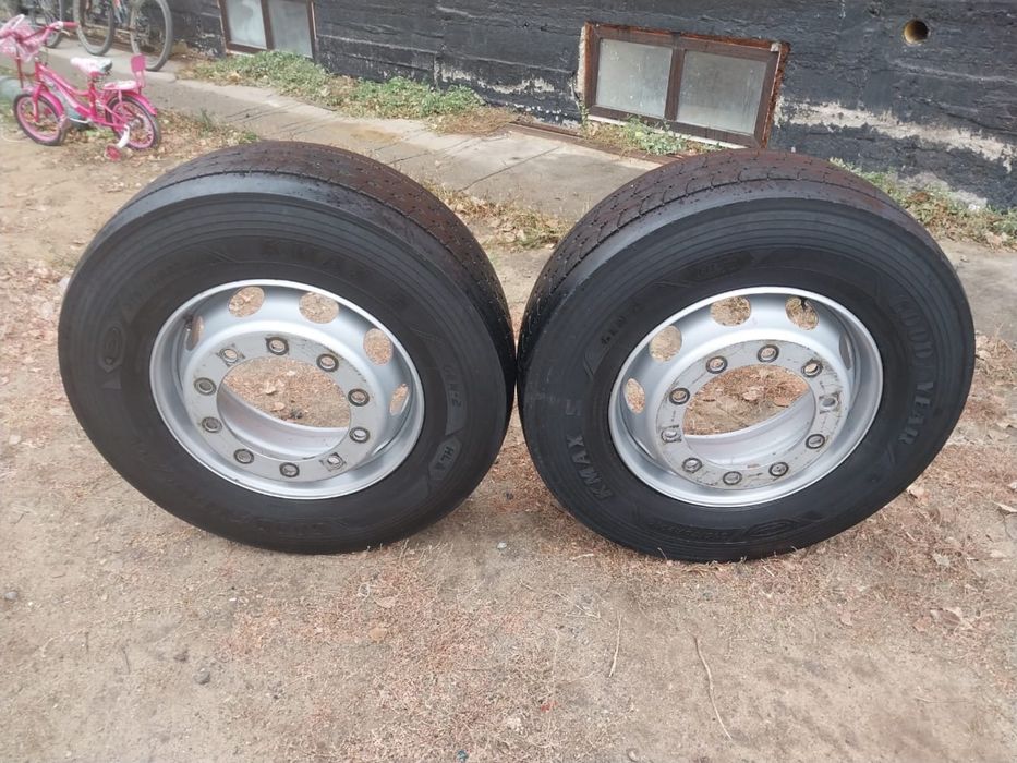 Продам передковый шины  с диском