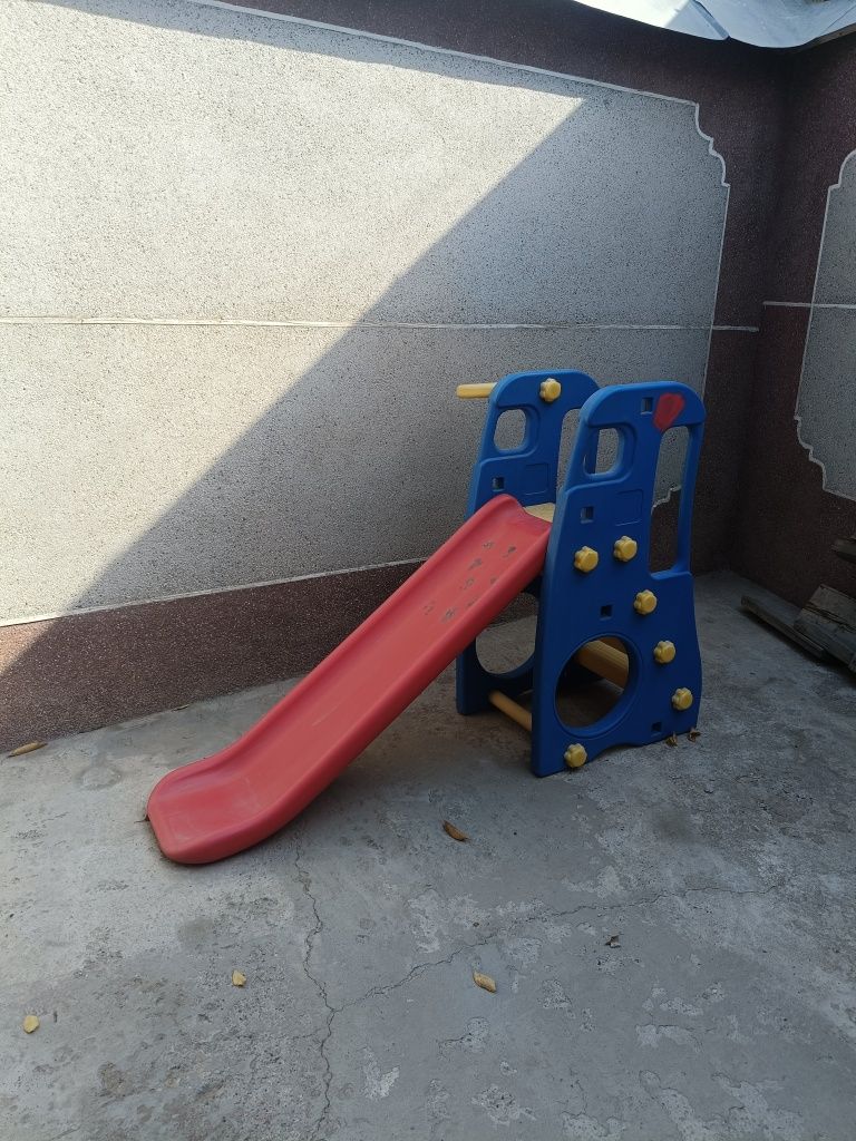 Продаётся детская горка. В отличном состоянии.