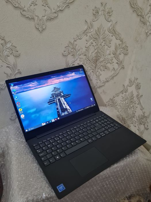 Ноутбук Lenovo V15