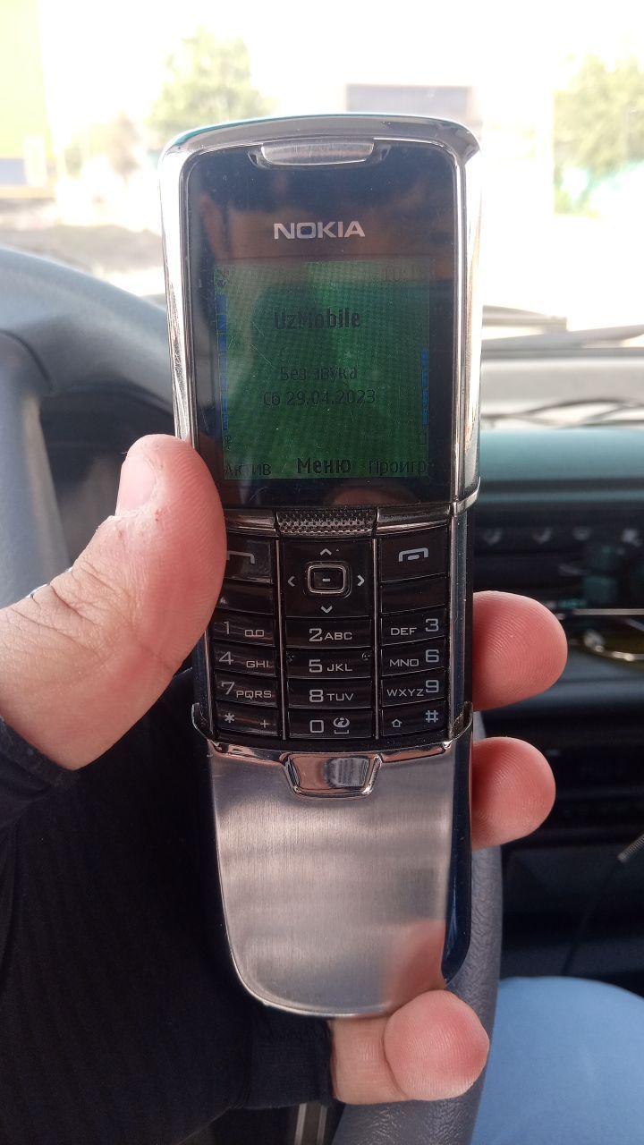 NOKIA 8800 ishlashi yaxshi