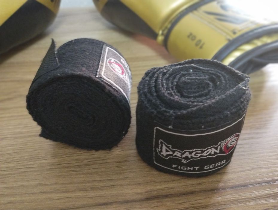 Перчатки и борцовки для кикбоксинга