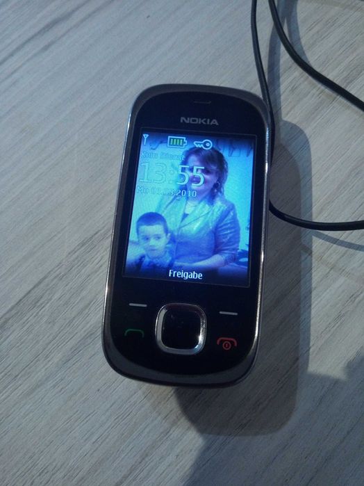 Телефон НОКИА с зарядно