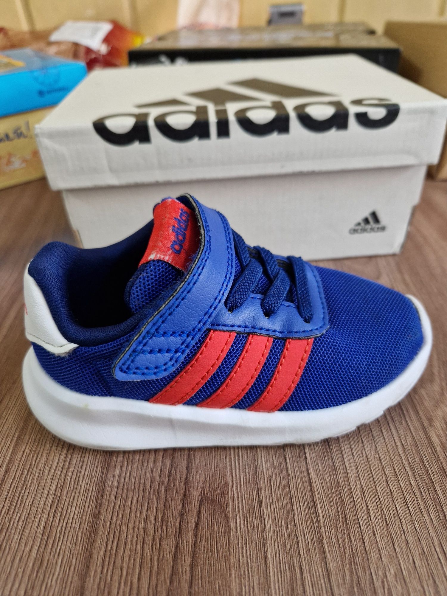 Кроссовки Adidas