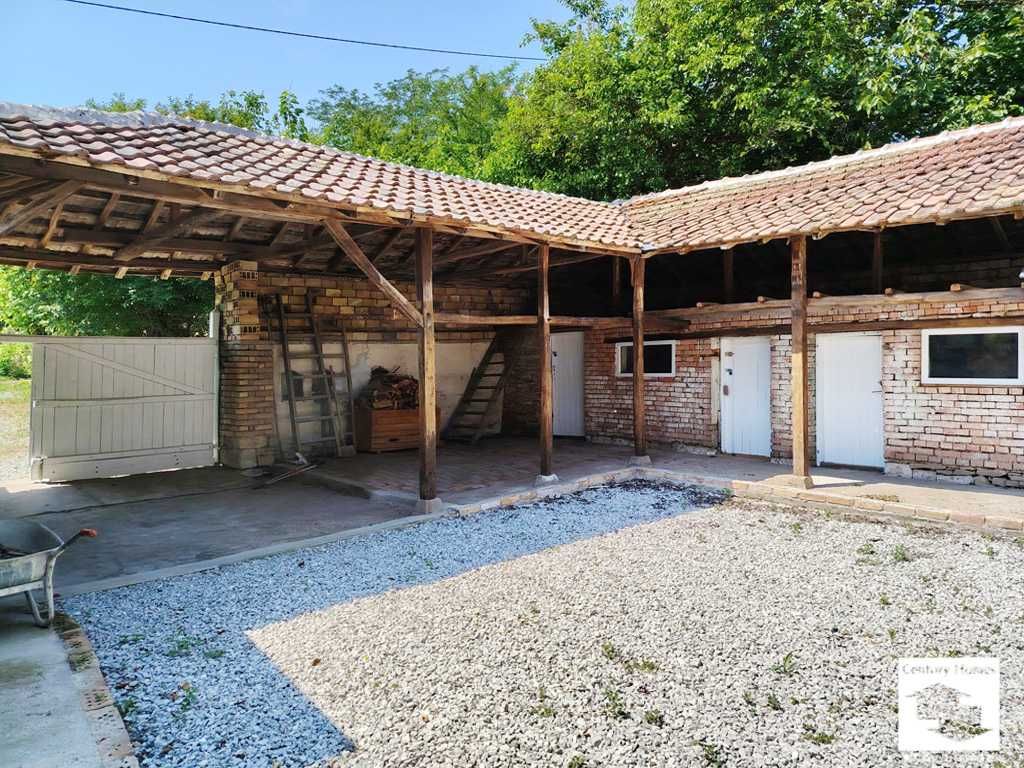 145301 Реновирана едноетажна къща с гараж  в с. Страхилово