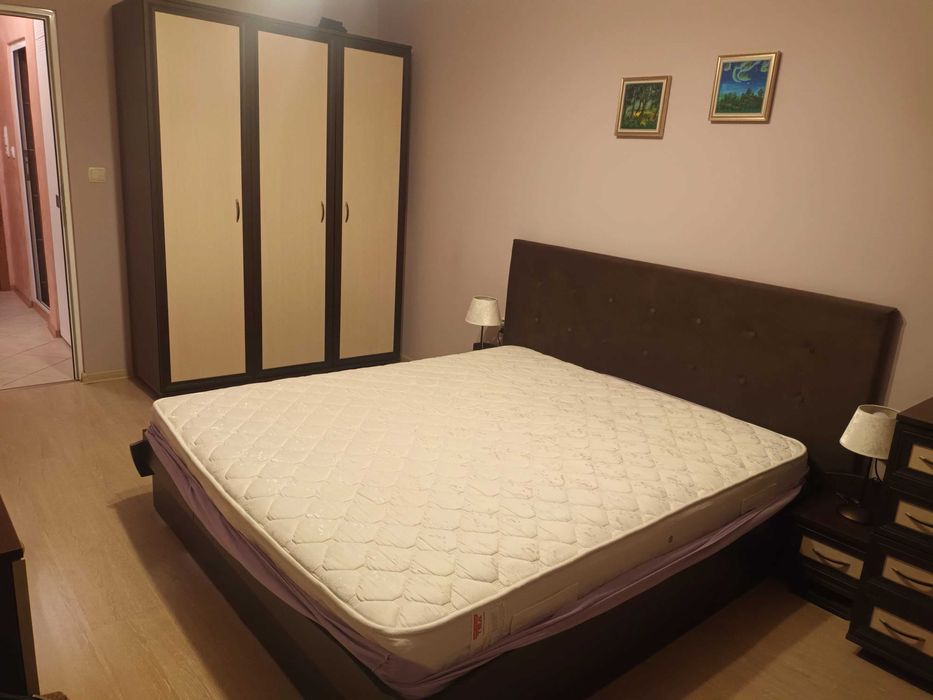 Продавам спален комплект